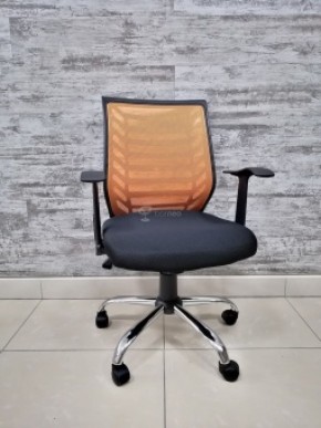 Кресло Barneo K-138 для персонала (черная ткань оранжевая сетка) в Новоуральске - novouralsk.mebel-74.com | фото